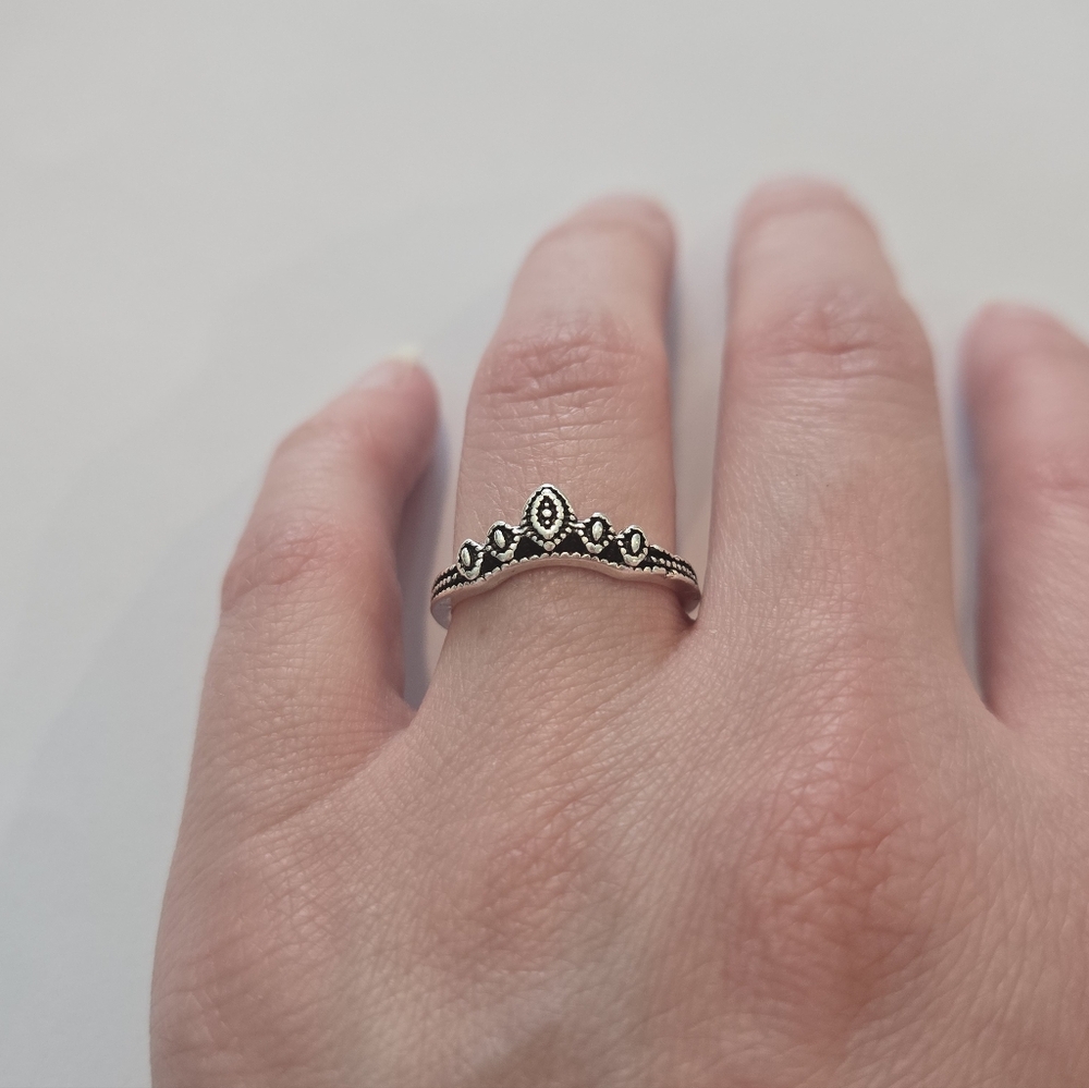 Womens Elegant Silver Tone Crown Women's Ring Size 6.5 Nwot
